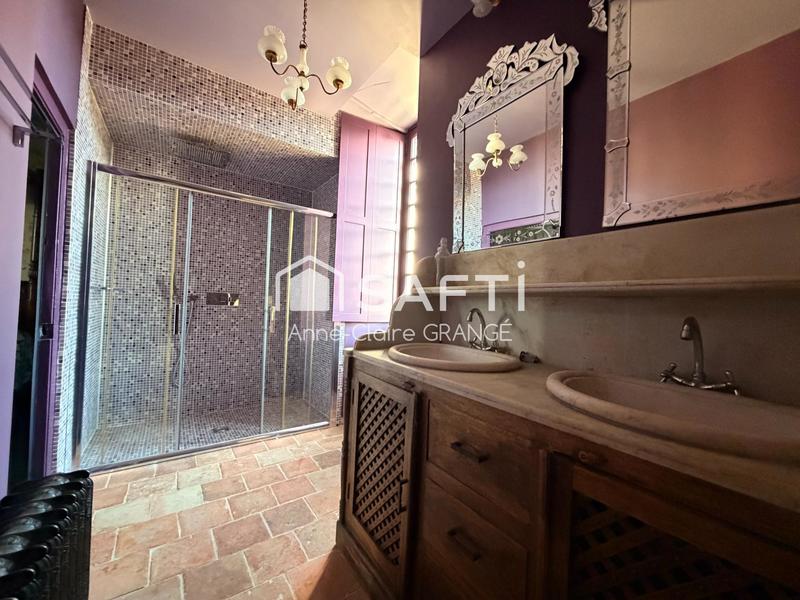 Propriété - 279 m² - 8 pièces