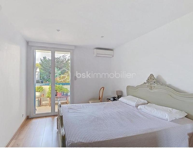 Appartement - 85 m² - 3 pièces