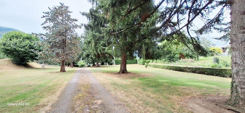 Maison - 300 m² - 11 pièces