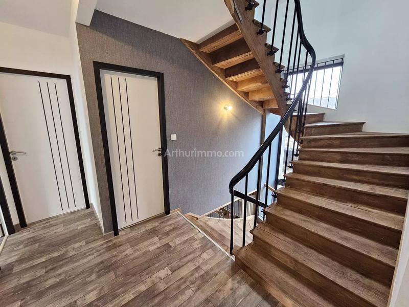 Maison - 225 m² - 9 pièces