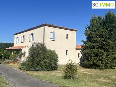 Maison - 256 m² - 7 pièces