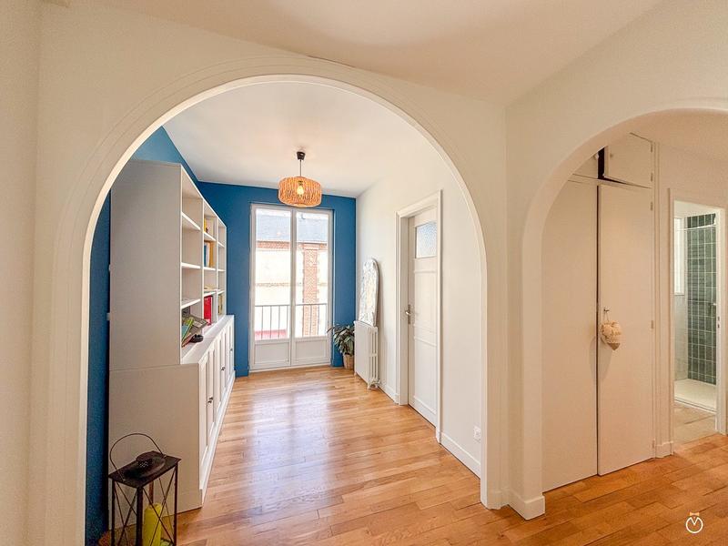 Maison - 311 m² - 10 pièces