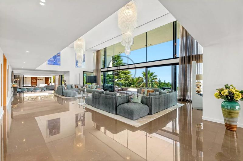 Villa - 1 400 m² - 15 pièces