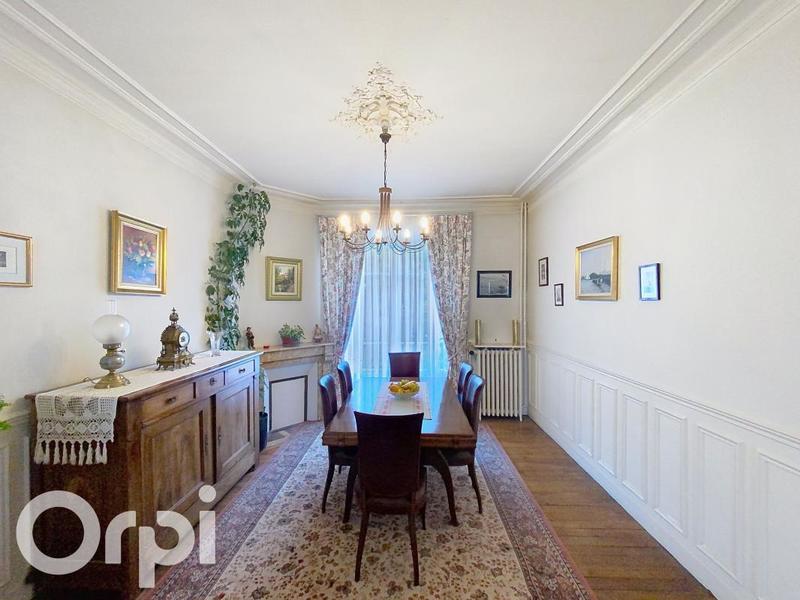 Maison - 176 m² - 9 pièces