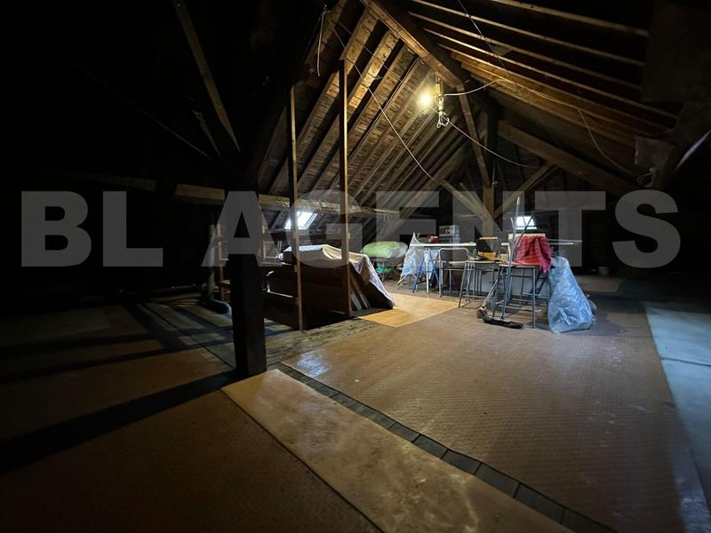 Maison - 247 m² - 10 pièces