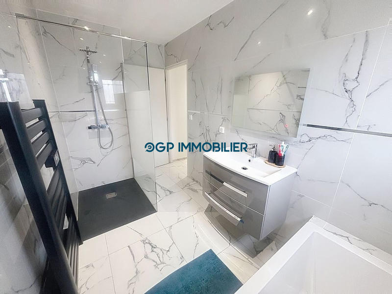 Maison traditionnelle - 152 m² - 6 pièces