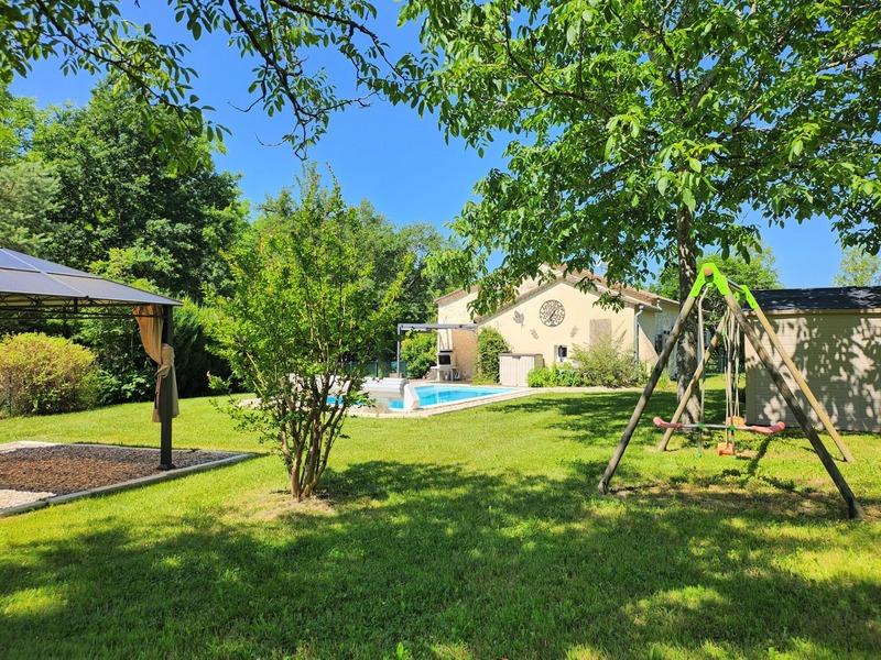 Maison en pierre - 195 m² - 6 pièces