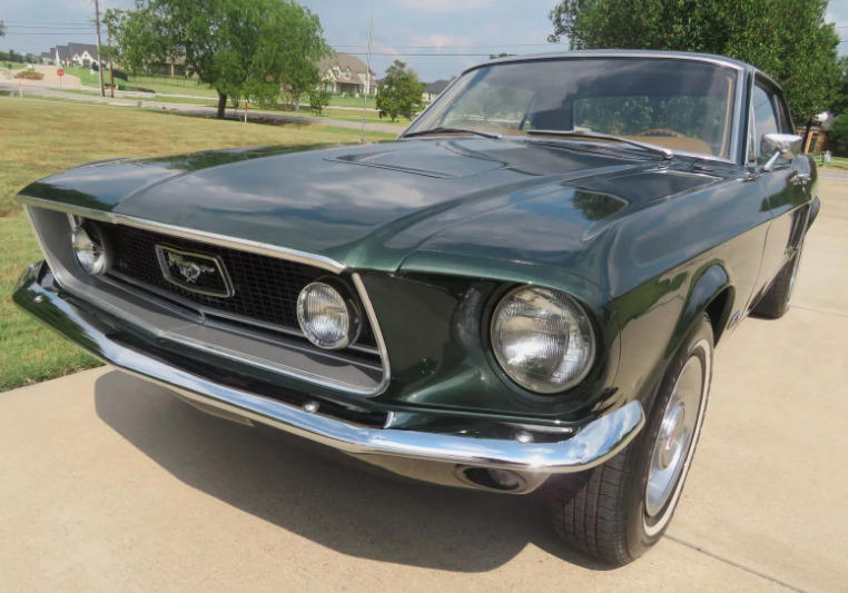 Ford Mustang Coupe V8