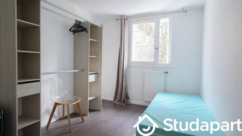 Chambre - 12 m² - 1 pièce