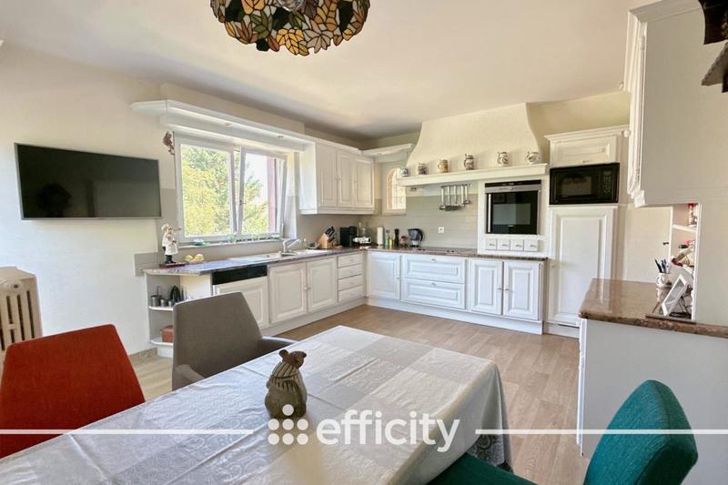 Maison - 216 m² - 8 pièces