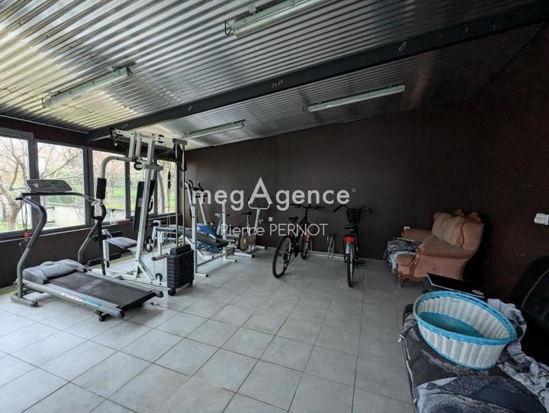 Maison traditionnelle - 240 m² - 6 pièces