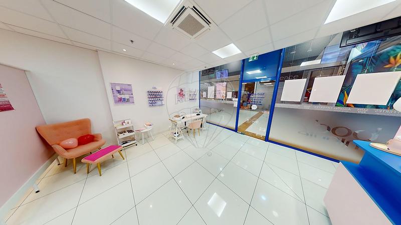 Local commercial - 104 m² - 6 pièces