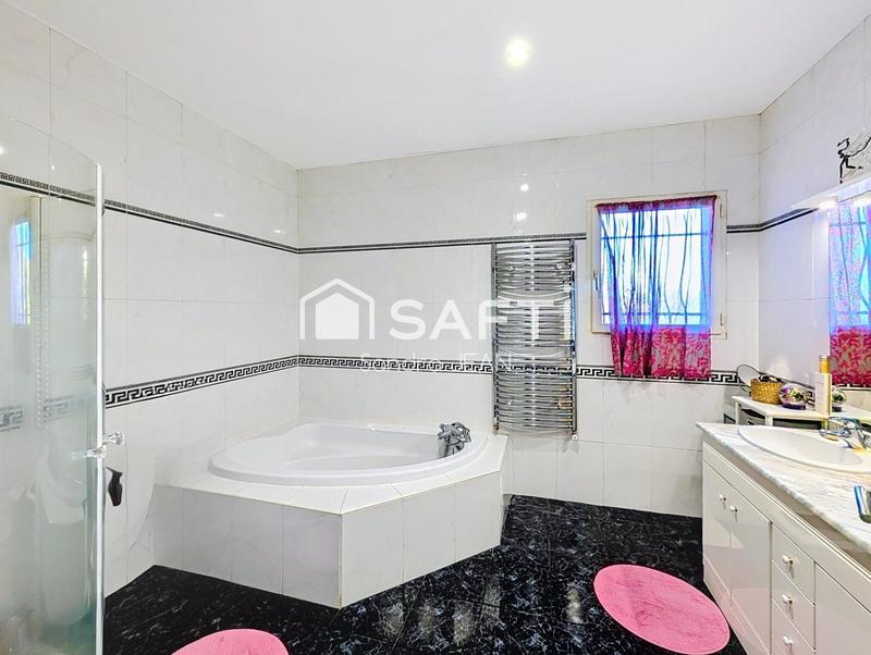 Maison - 166 m² - 6 pièces