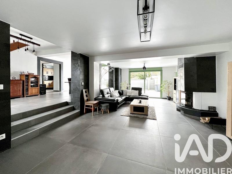 Maison - 235 m² - 7 pièces