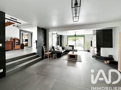 Maison - 235 m² - 7 pièces