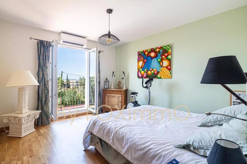 Villa - 225 m² - 6 pièces