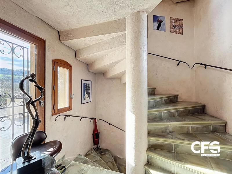 Maison - 228 m² - 7 pièces