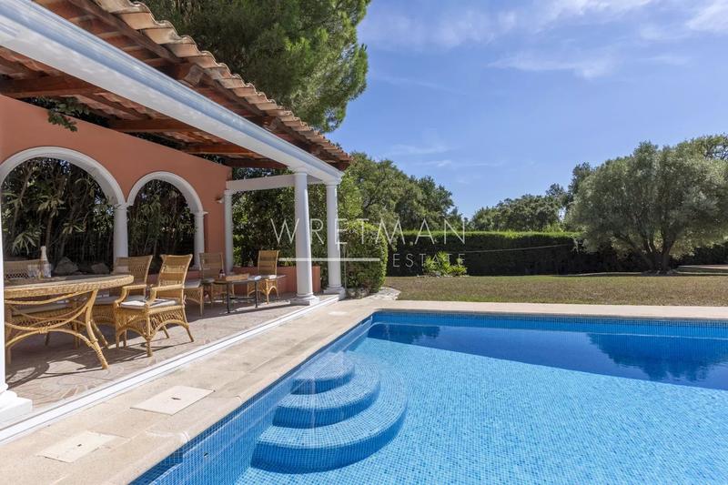 Maison - 237 m² - 8 pièces