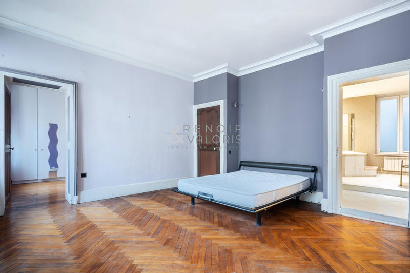 Appartement - 140 m² - 5 pièces