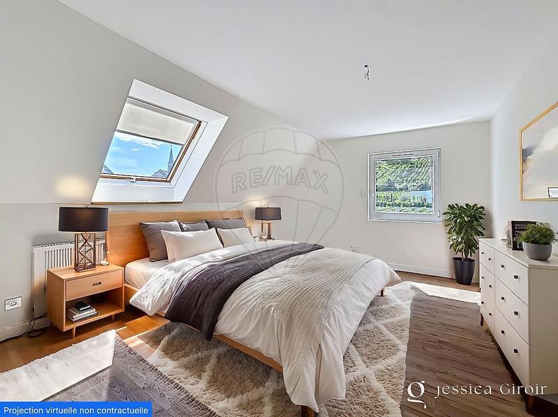 Maison - 230 m² - 8 pièces