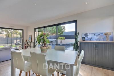 Maison - 161 m² - 5 pièces