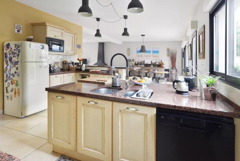 Maison - 210 m² - 7 pièces