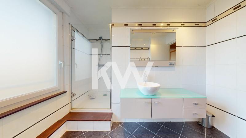 Maison - 270 m² - 8 pièces