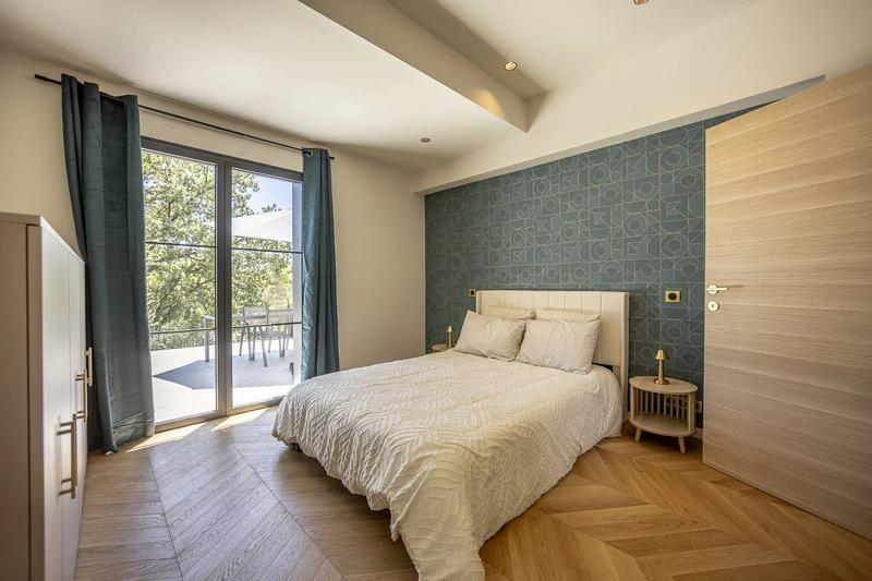 Maison - 300 m² - 7 pièces