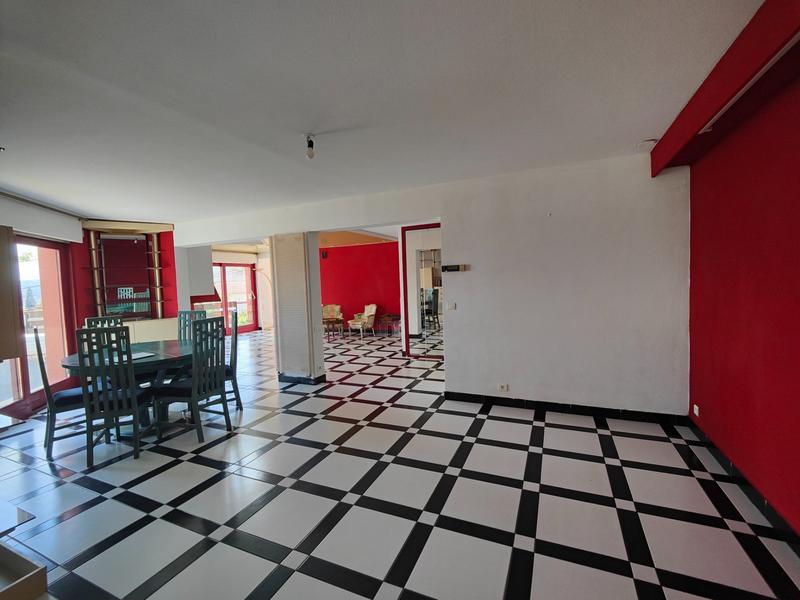 Maison - 283 m² - 8 pièces