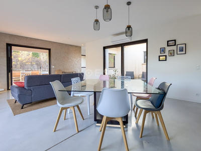 Maison - 111 m² - 5 pièces