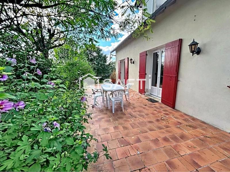 Maison - 230 m² - 8 pièces