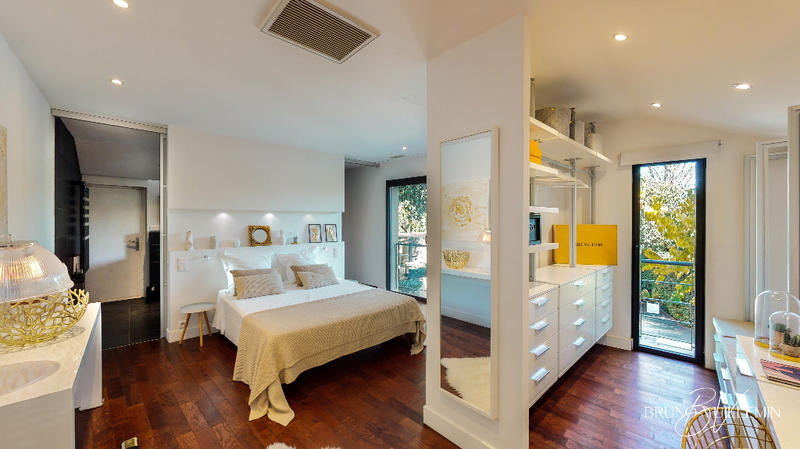 Demeure - 253 m² - 8 pièces