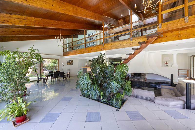 Maison - 753 m² - 15 pièces