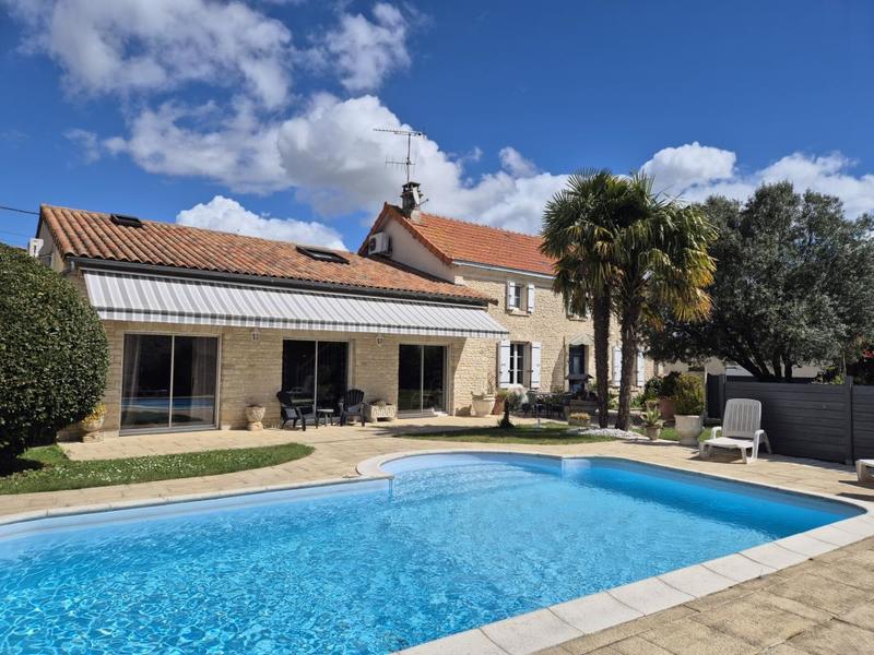 Maison en pierre - 231 m² - 9 pièces