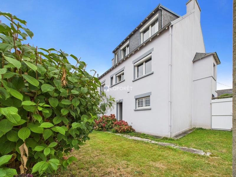 Maison traditionnelle - 121 m² - 6 pièces