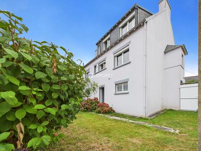 Maison traditionnelle - 121 m² - 6 pièces