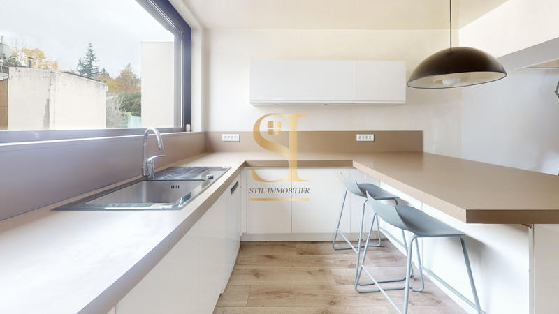 Maison - 94 m² - 5 pièces