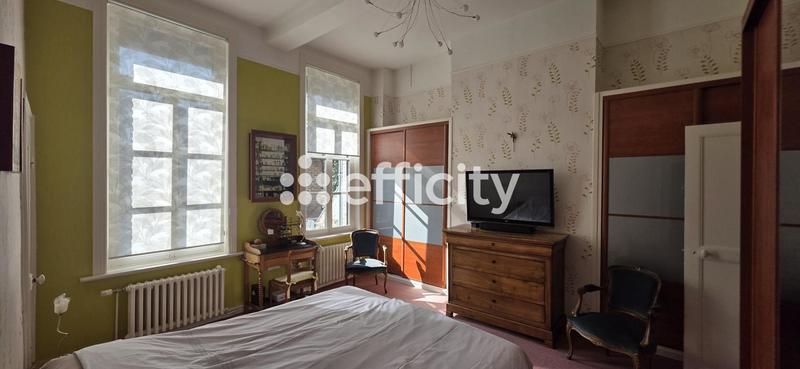 Maison - 212 m² - 9 pièces