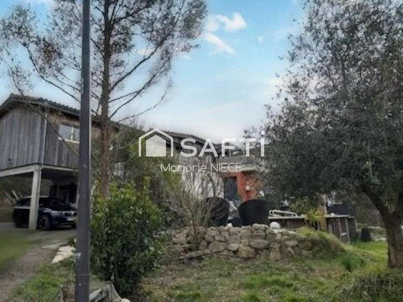 Maison - 205 m² - 7 pièces