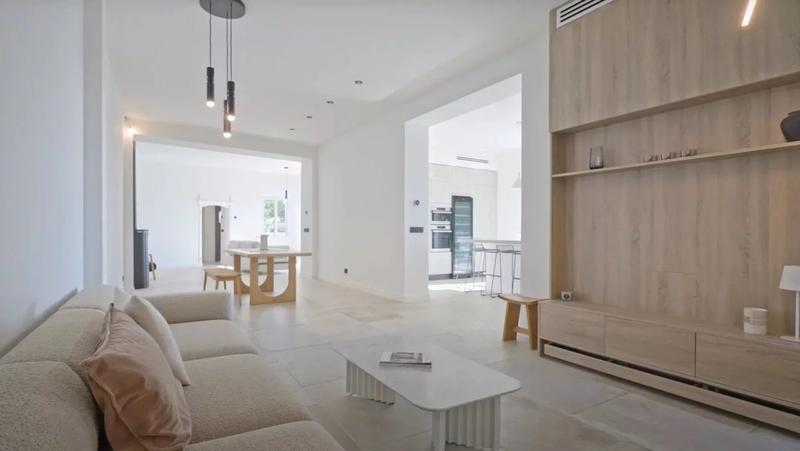 Maison - 336 m² - 12 pièces