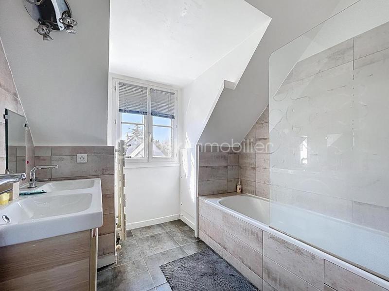 Maison - 188 m² - 8 pièces