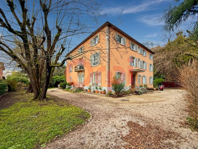 Appartement - 168 m² - 6 pièces