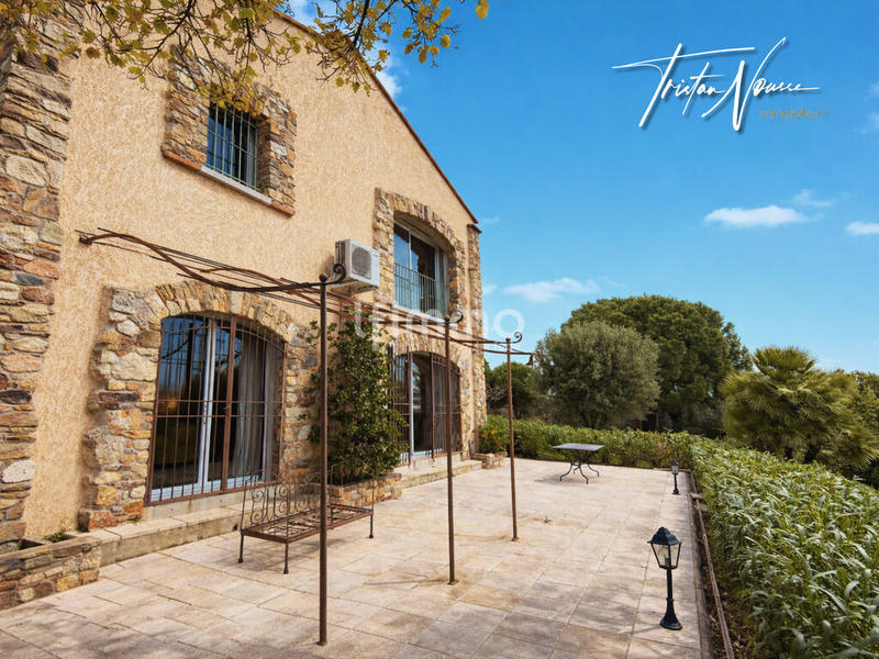 Mas - 260 m² - 7 pièces