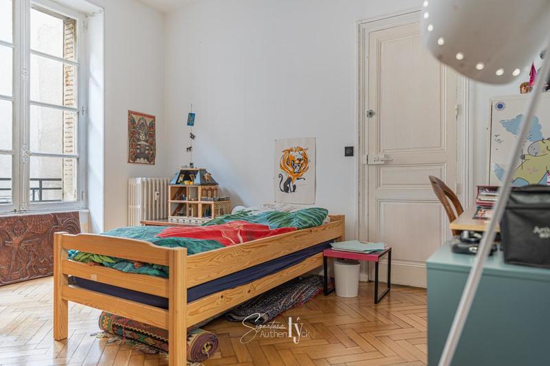 Appartement - 188 m² - 6 pièces