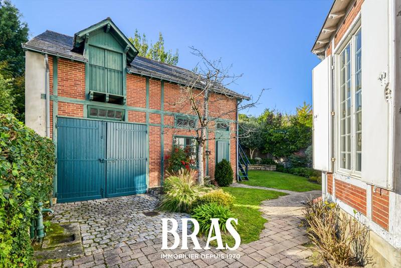 Hôtel particulier - 220 m² - 6 pièces