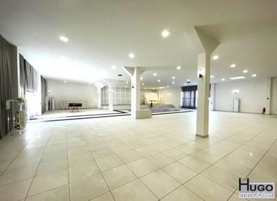 Entrepôt - 1 700 m²