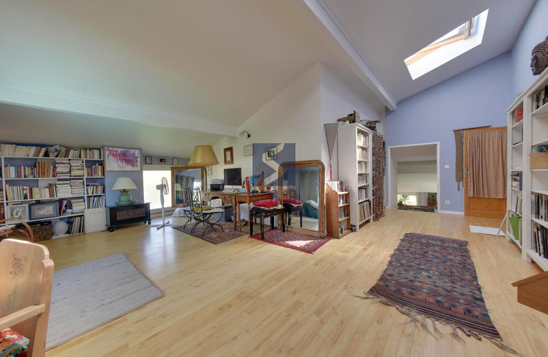 Propriété - 395 m² - 15 pièces