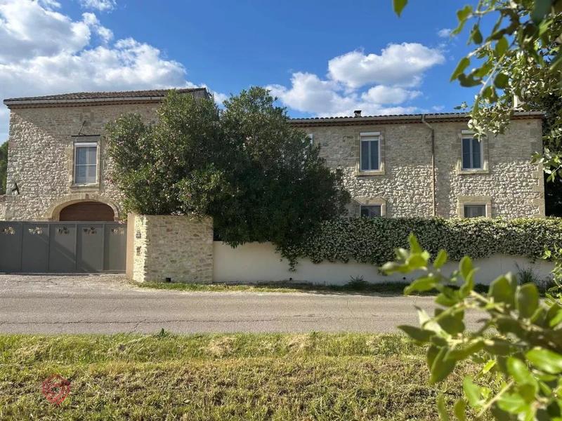 Demeure - 224 m² - 7 pièces