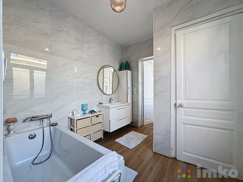 Maison - 182 m² - 6 pièces