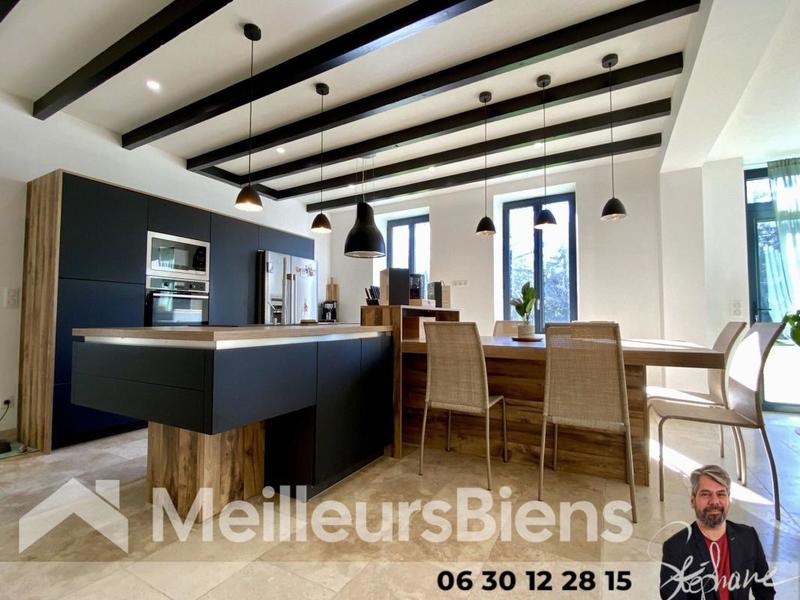 Maison - 258 m² - 9 pièces